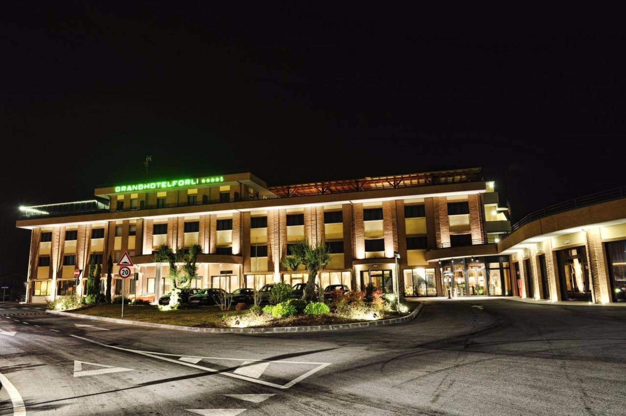 Grand Hotel フォルリ エクステリア 写真